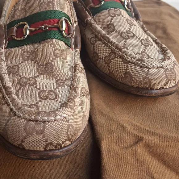 Gucci Beige Loafers with Green and Red Stripes - Picture 4 of 11